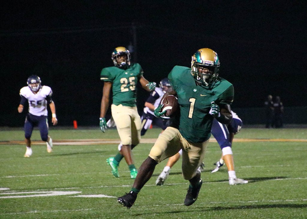 DeSoto Wide Receiver KD Nixon sprinting to the end zone. (Gerardo Salazar/DeSoto High School)