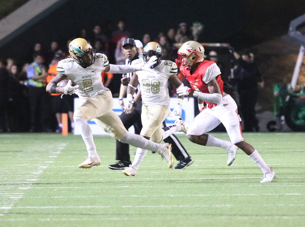 Laviska Shenault Jr. sheds a would be Warrior tackle enroute to a long gain as Richie Washington sets up for a block. (Marifer Vega/DeSoto High School)