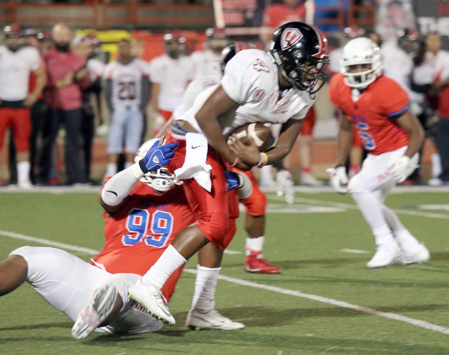 Defensive Tackle Javion Adams brings down Harker Heights Quarterback Robert Gray. (Jose Sanchez/Duncanville High School)