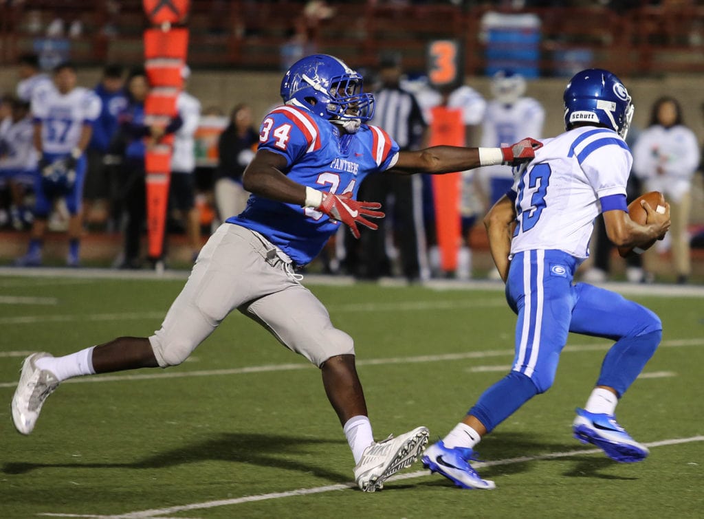 Middle Linebacker Deav'yon Thomas makes a stop against Grand Prairie Quarterback Joe Reyes. (Jose Sanchez/Duncanville High School)