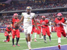 quarterback Shawn Robinson