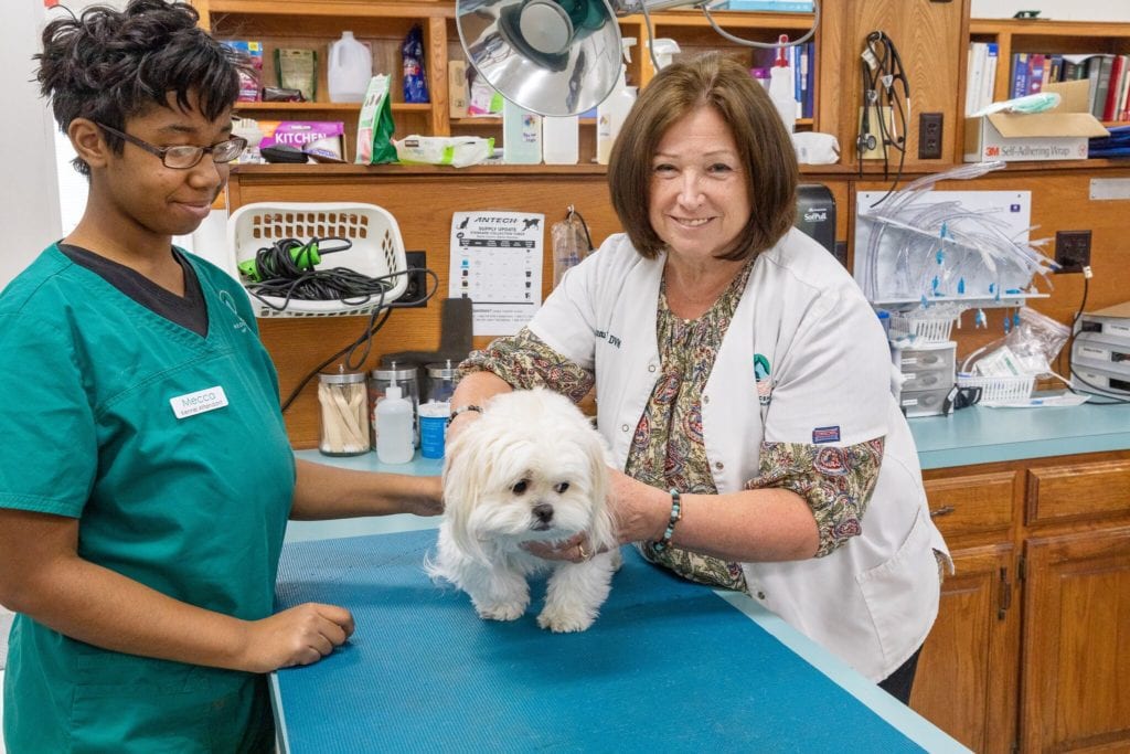 Dr. Donna Fuller retires after 38 years as Duncanville vet