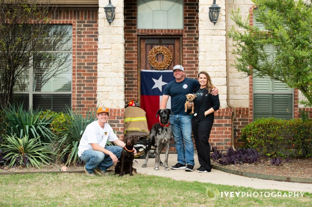Ivey Photography takes Porchraits for Quarantined Families