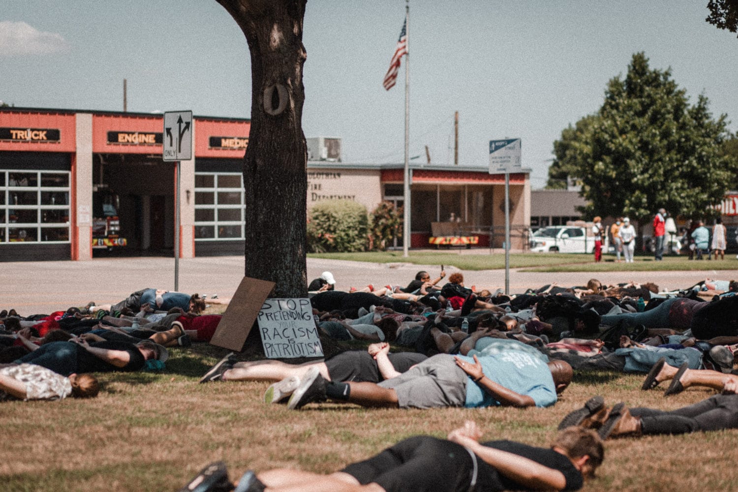 Marchers on the ground