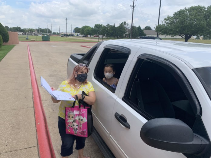 Bilingual - CHISD Cedar Hill drive by award ceremony