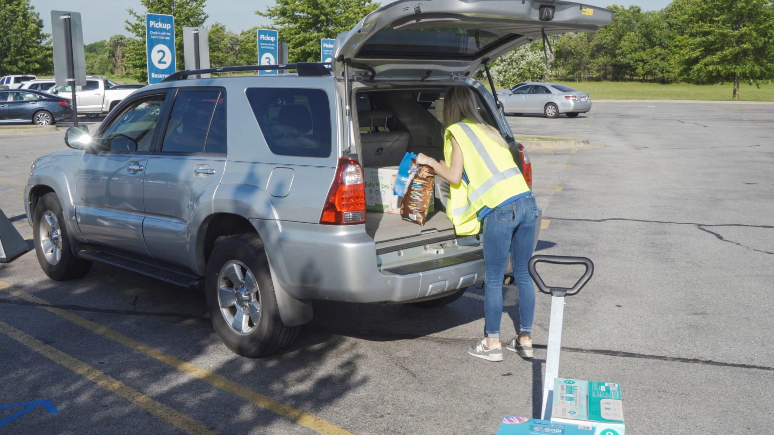 woman loading groceries in SUV