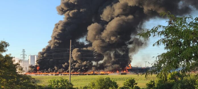 Big smoke from Poly America Fire in Grand Prairie