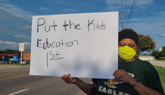 DeSoto ISD protester with sign