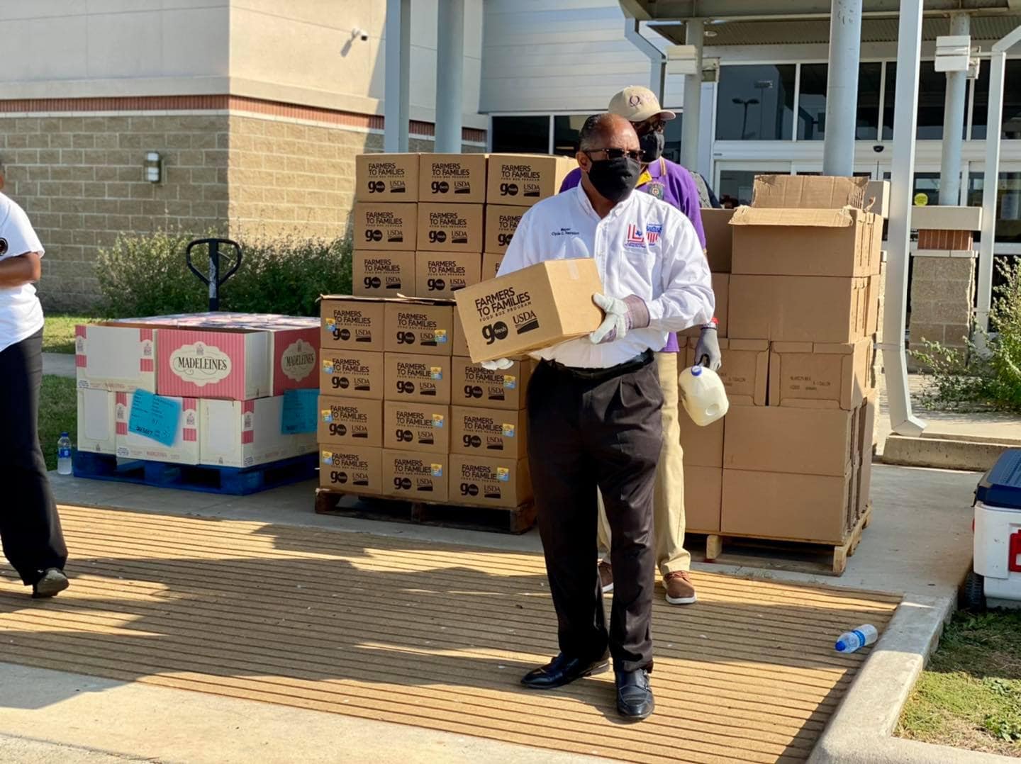 Lancaster Mayor with food box