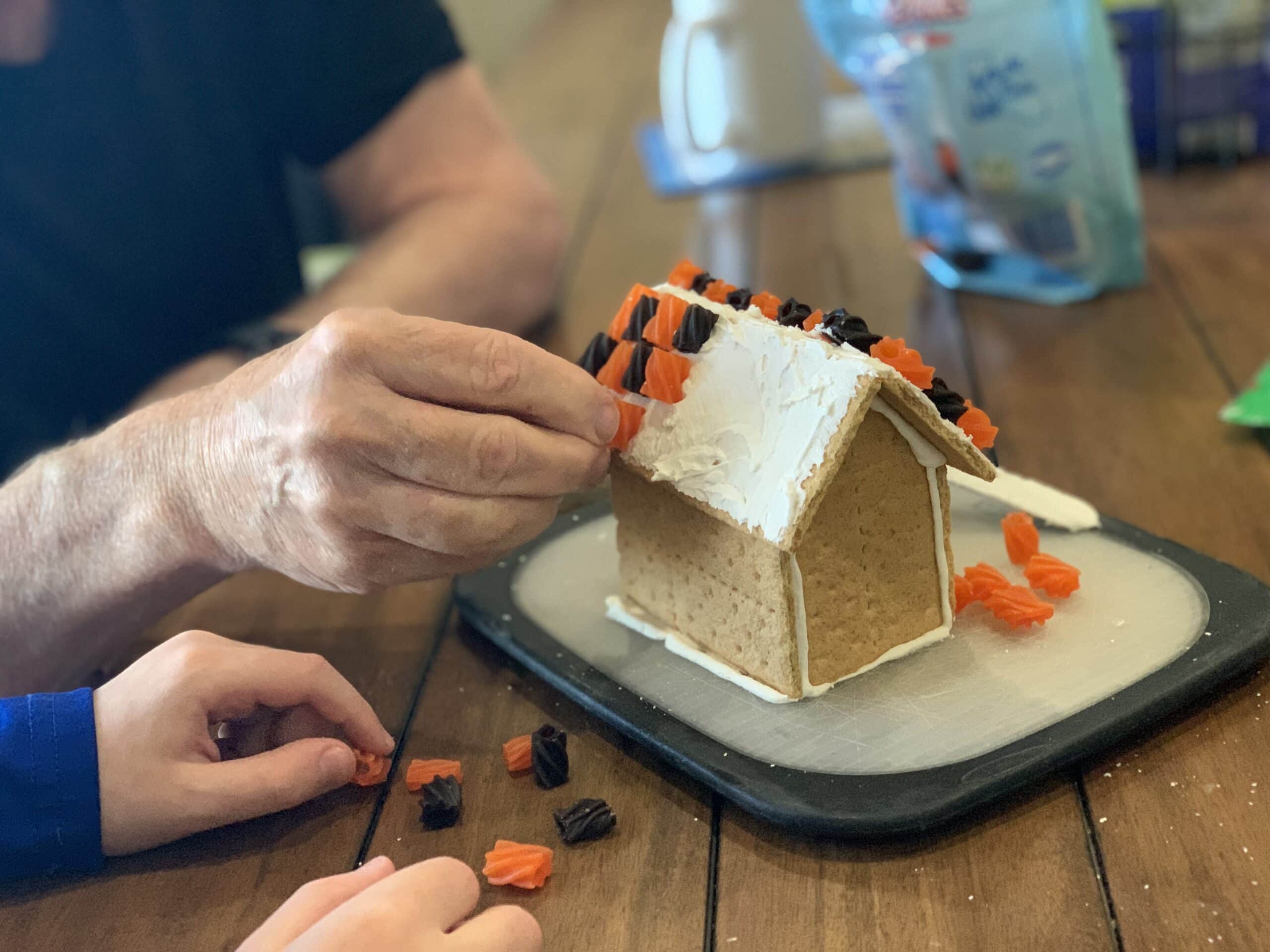 Decorating gingerbread house