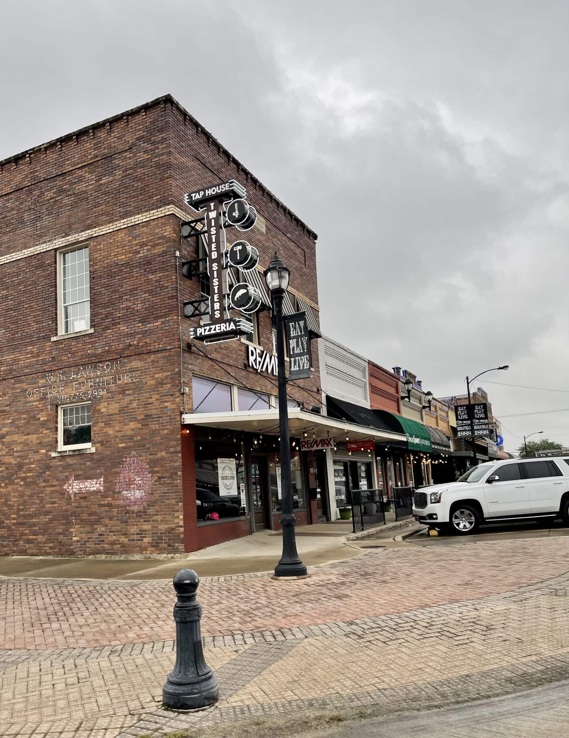 Twisted Sisters Taphouse sign