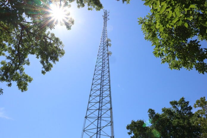 Communications tower