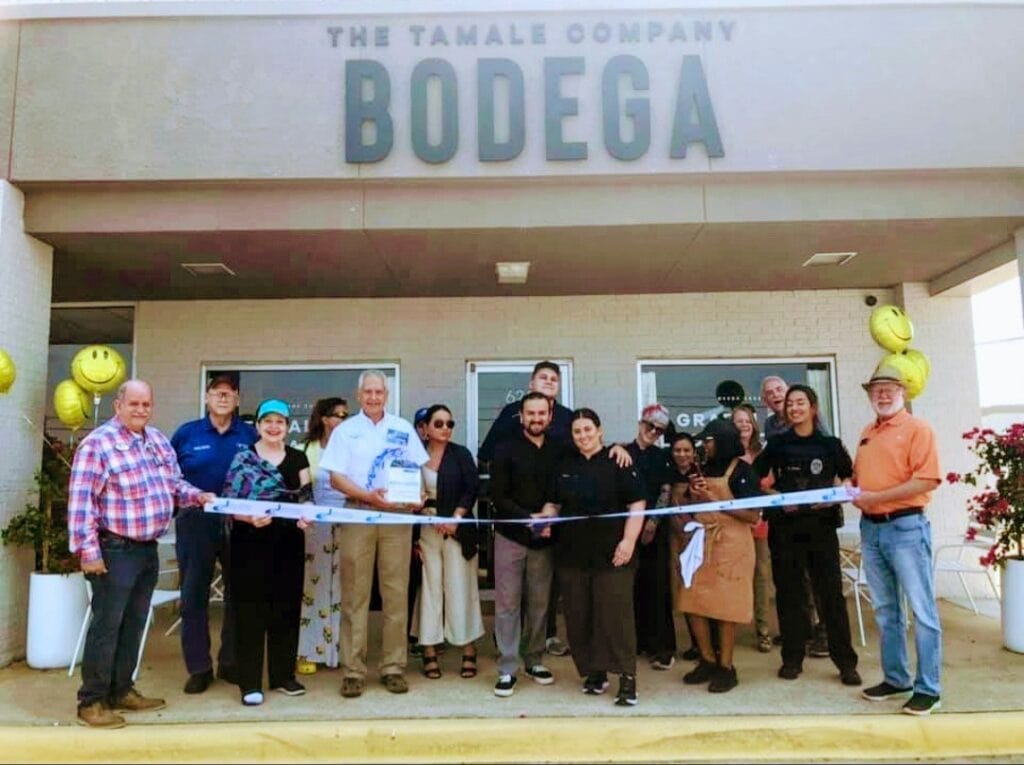Duncanville Chamber cuts ribbons for two new restaurants
