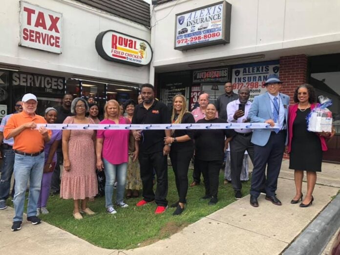 Duncanville Chambers cuts ribbon for two new restaurants