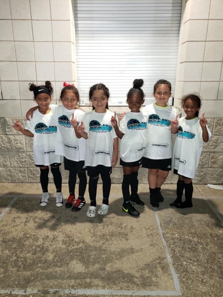 filles en uniforme de football