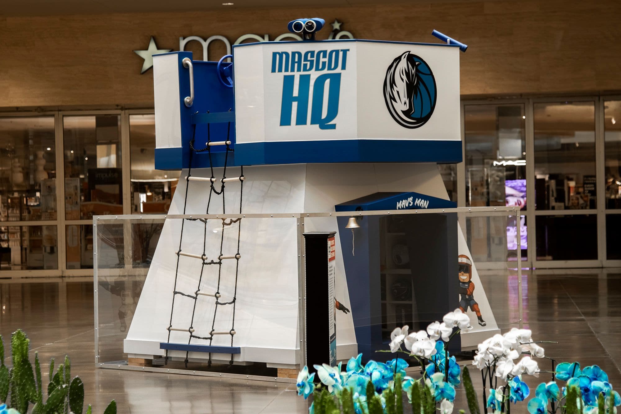 Dallas Mavericks Ultimate Fan Shop - 8687 N Central Expy