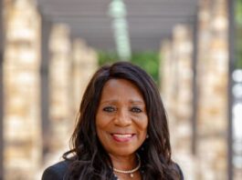 Dinah Marks headshot
