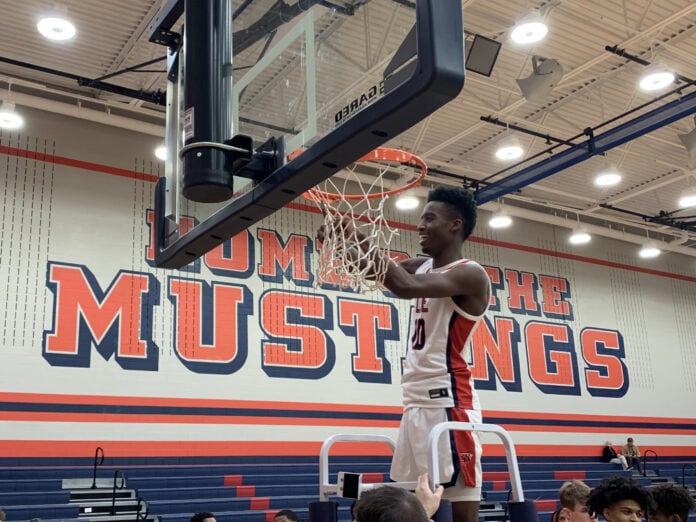 basketball player cutting net off rim