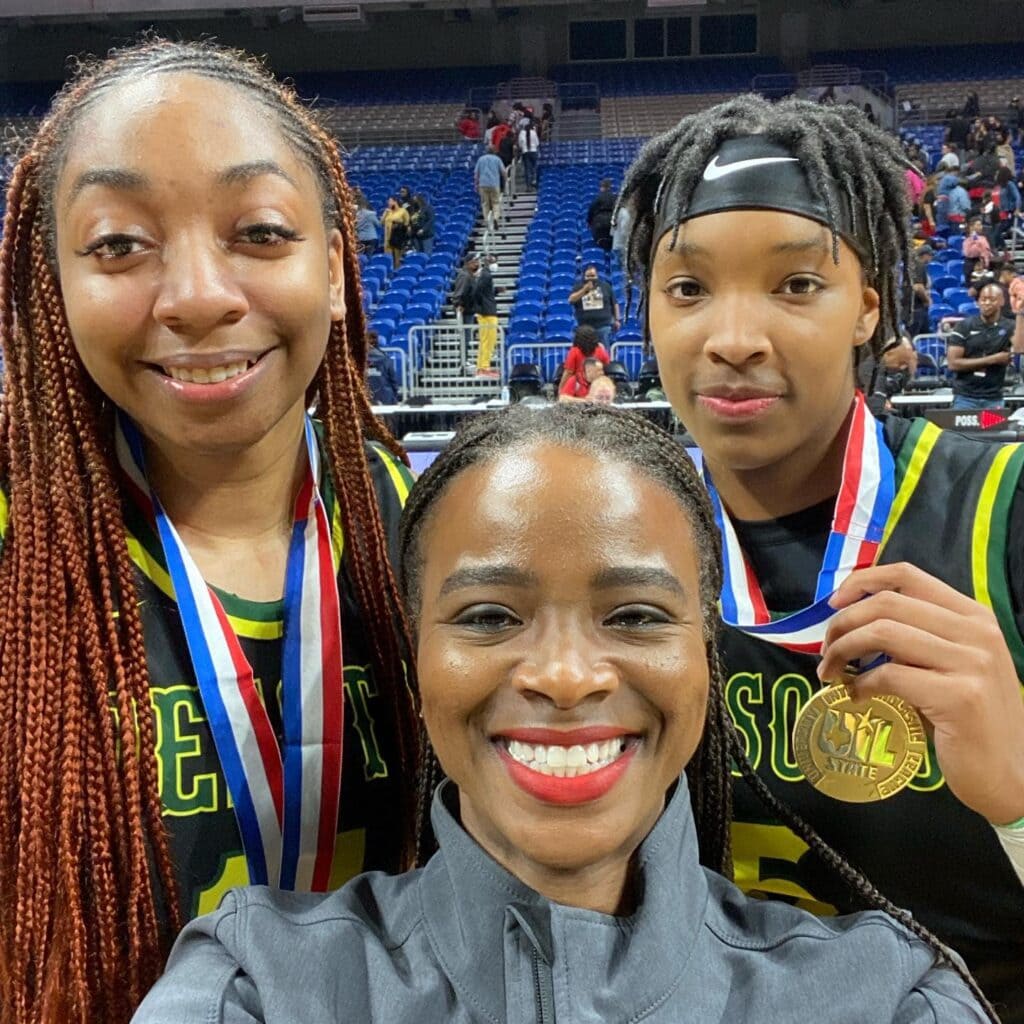 Rachel Proctor with two DeSoto basketball players