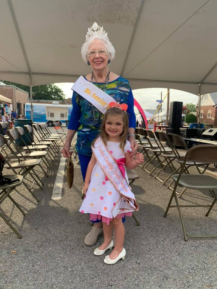 Parker County Peach Pageant royalty