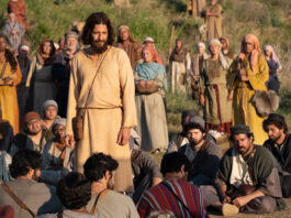 Jesus and crowd