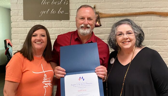 Old Chisholm Trail NSDAR awards flag certifiate