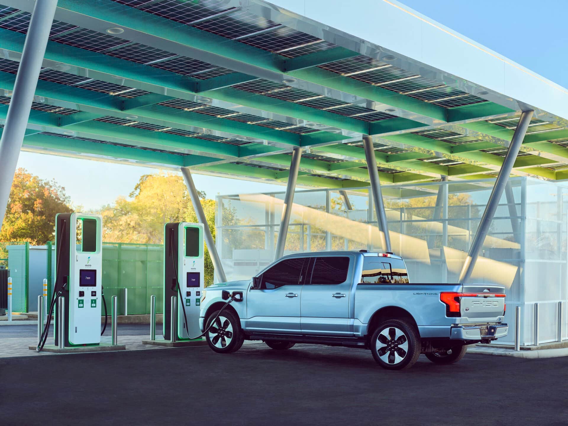Ford F150 Lightning™ Customers to Receive 250 kWh of Complimentary