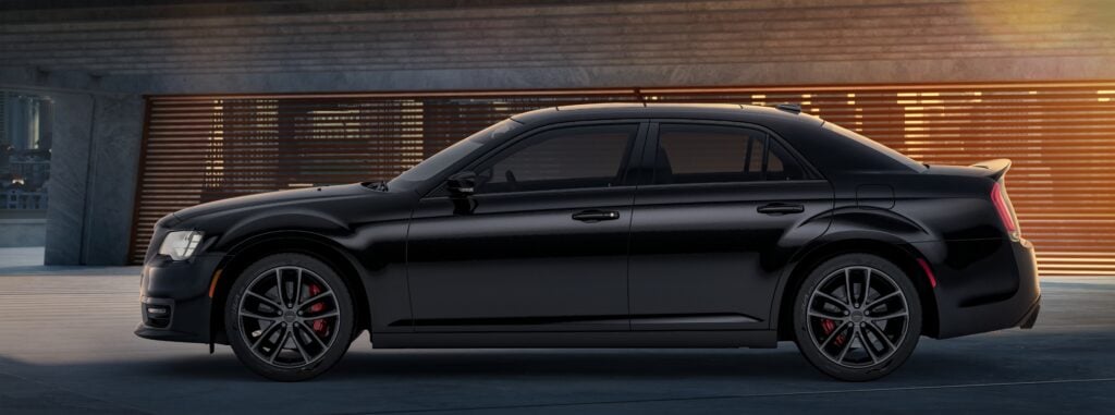 2023 Chrysler 300C profile