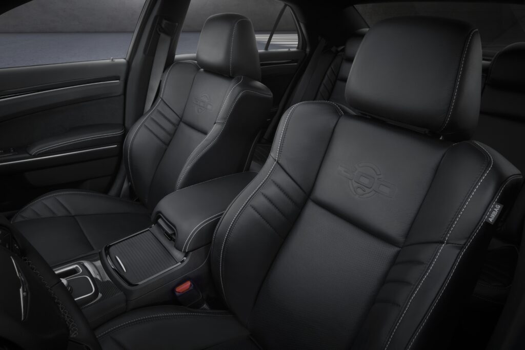 2023 Chrysler 300 c seats