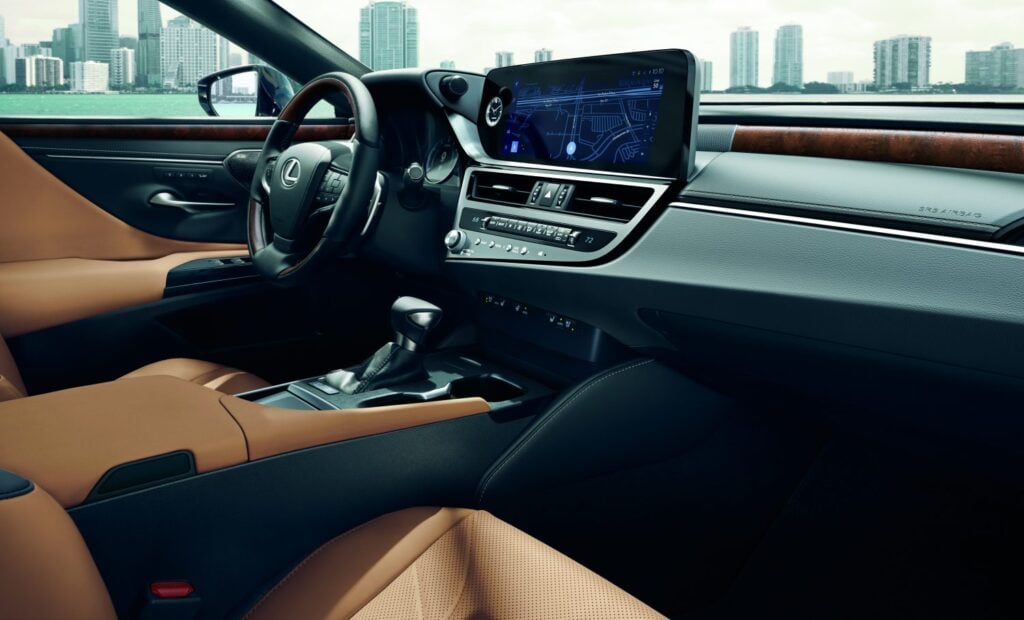 2023 Lexus ES interior