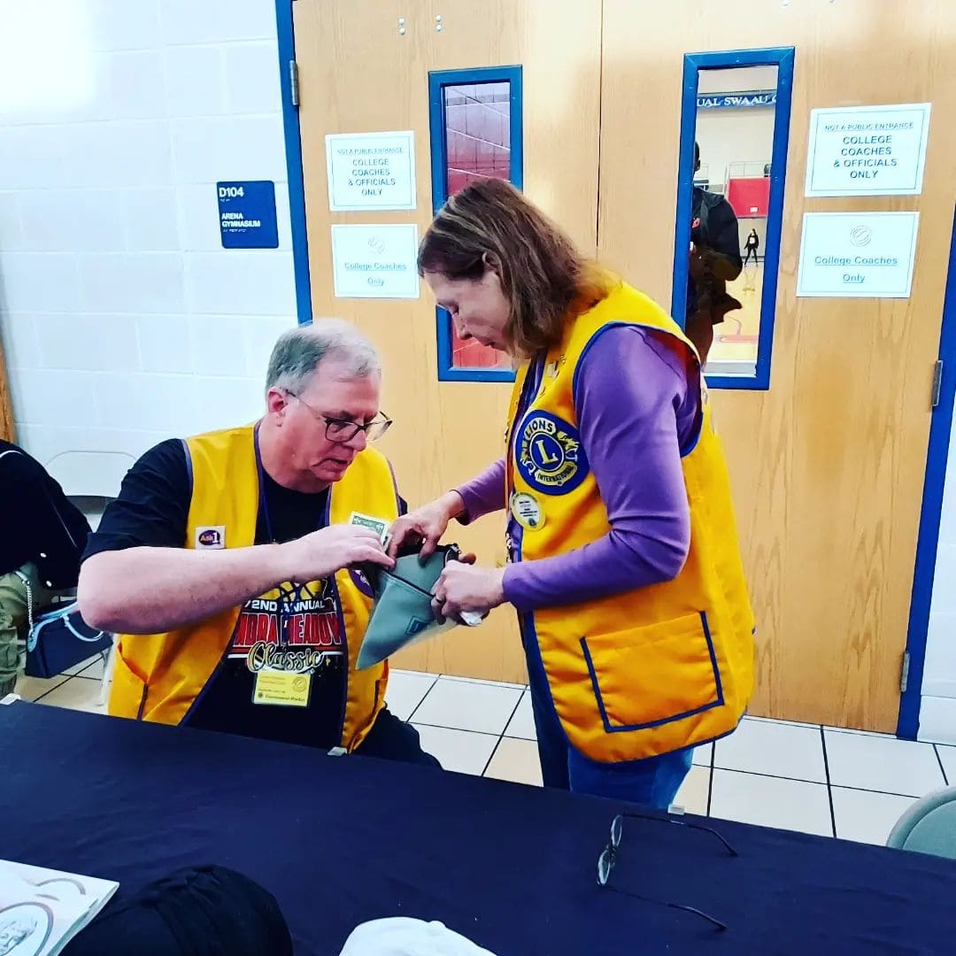 Lions club volunteers