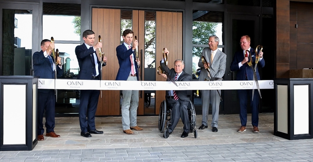 Abbott Omni ribbon cutting