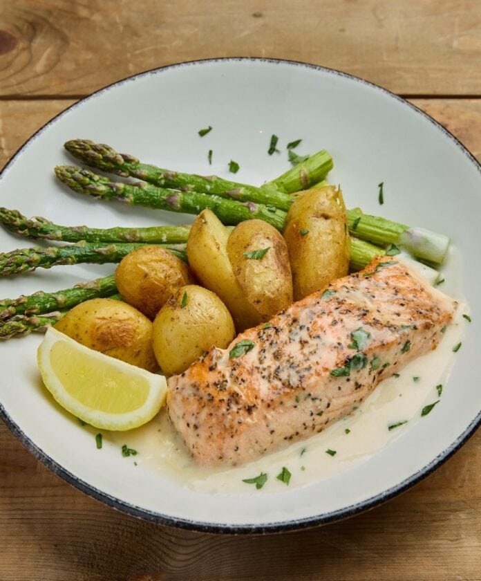 citrus grilled salmon with asparagus