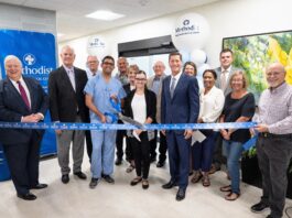 hopsital officials at ribbon cutting