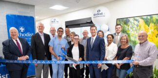 hopsital officials at ribbon cutting