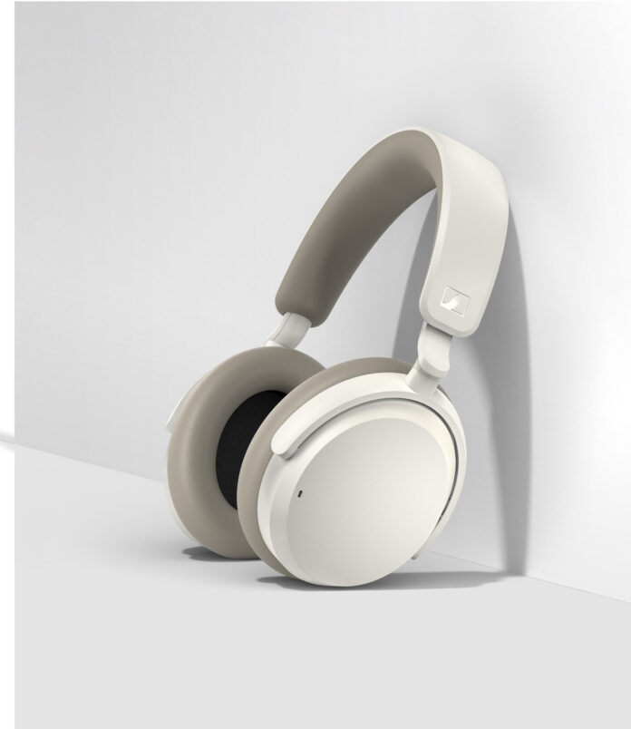 ACCENTUM white headphones