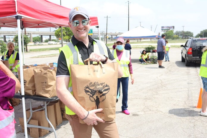 Soldiers' Angels food distribution