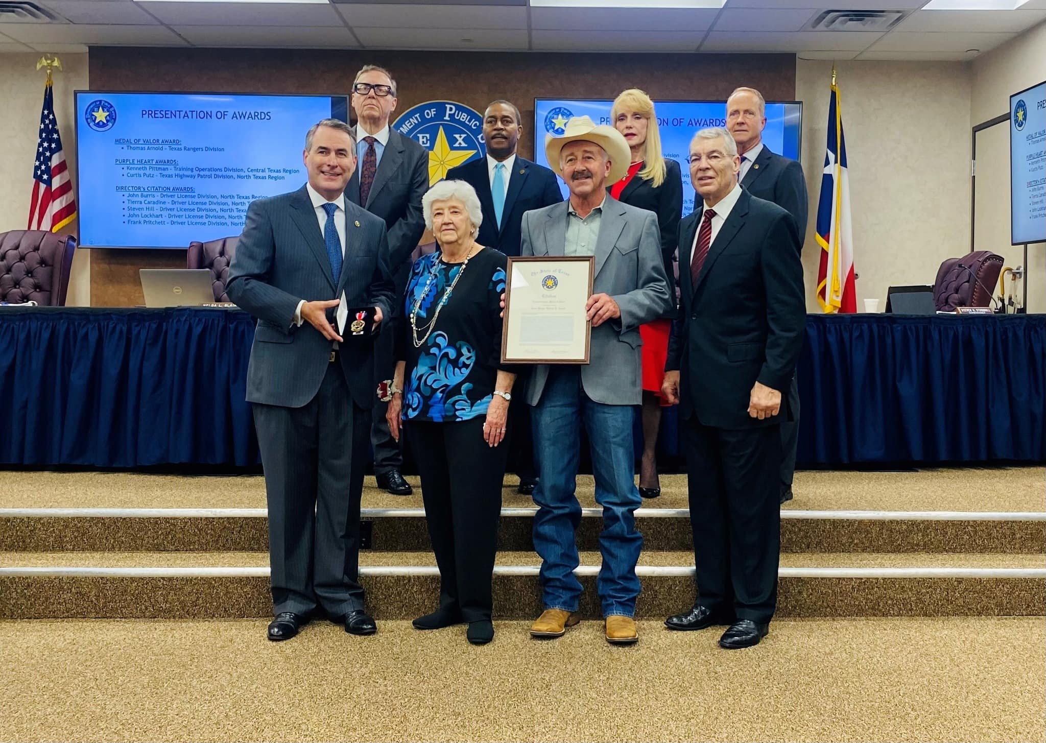 Texas Ranger Thomas Arnold's family accepts the Medal of Valor on his behalf