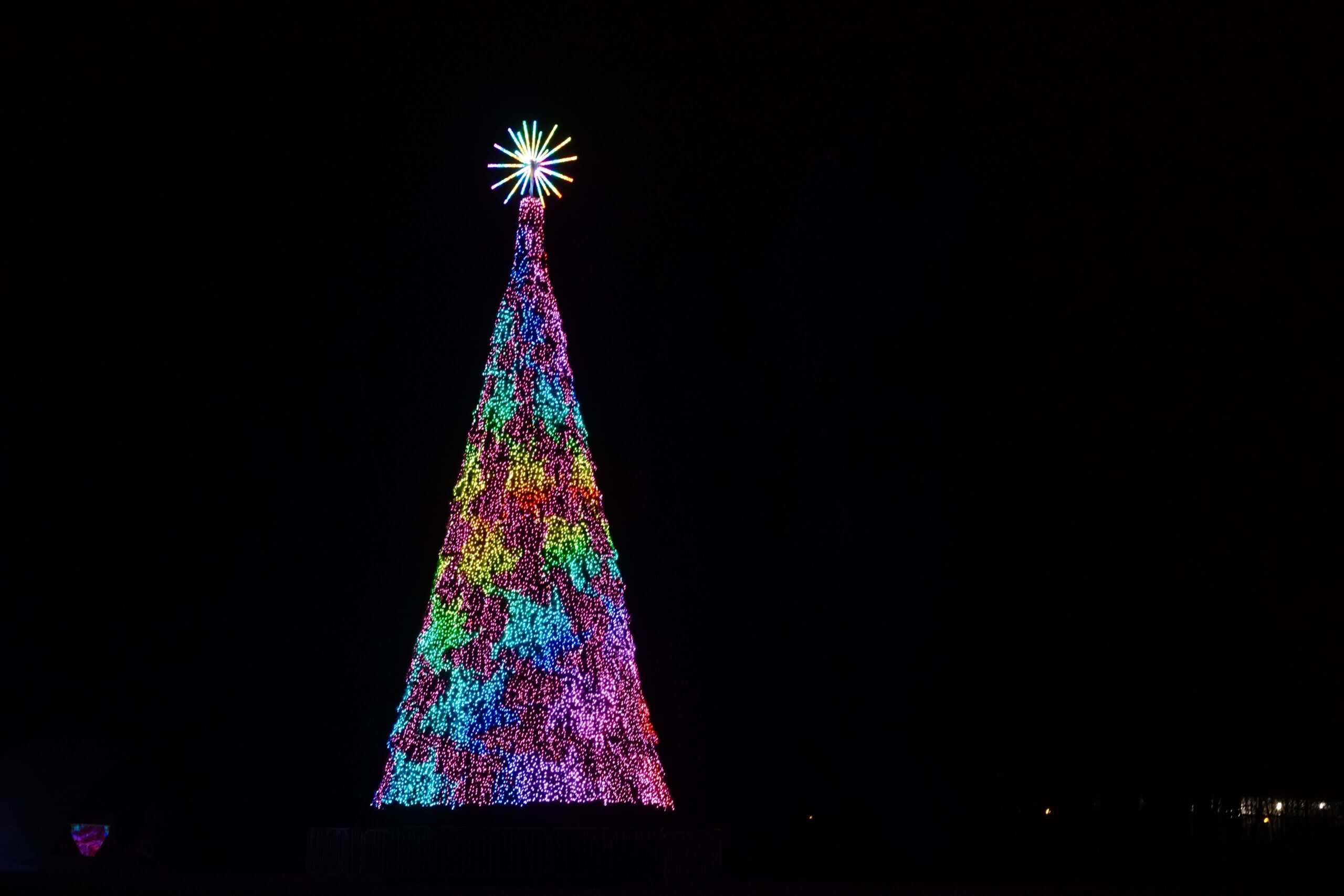 Holiday musical tree