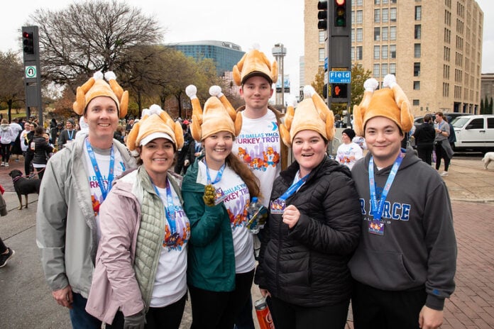 turkey trot particpants with knit turkeys on their heads