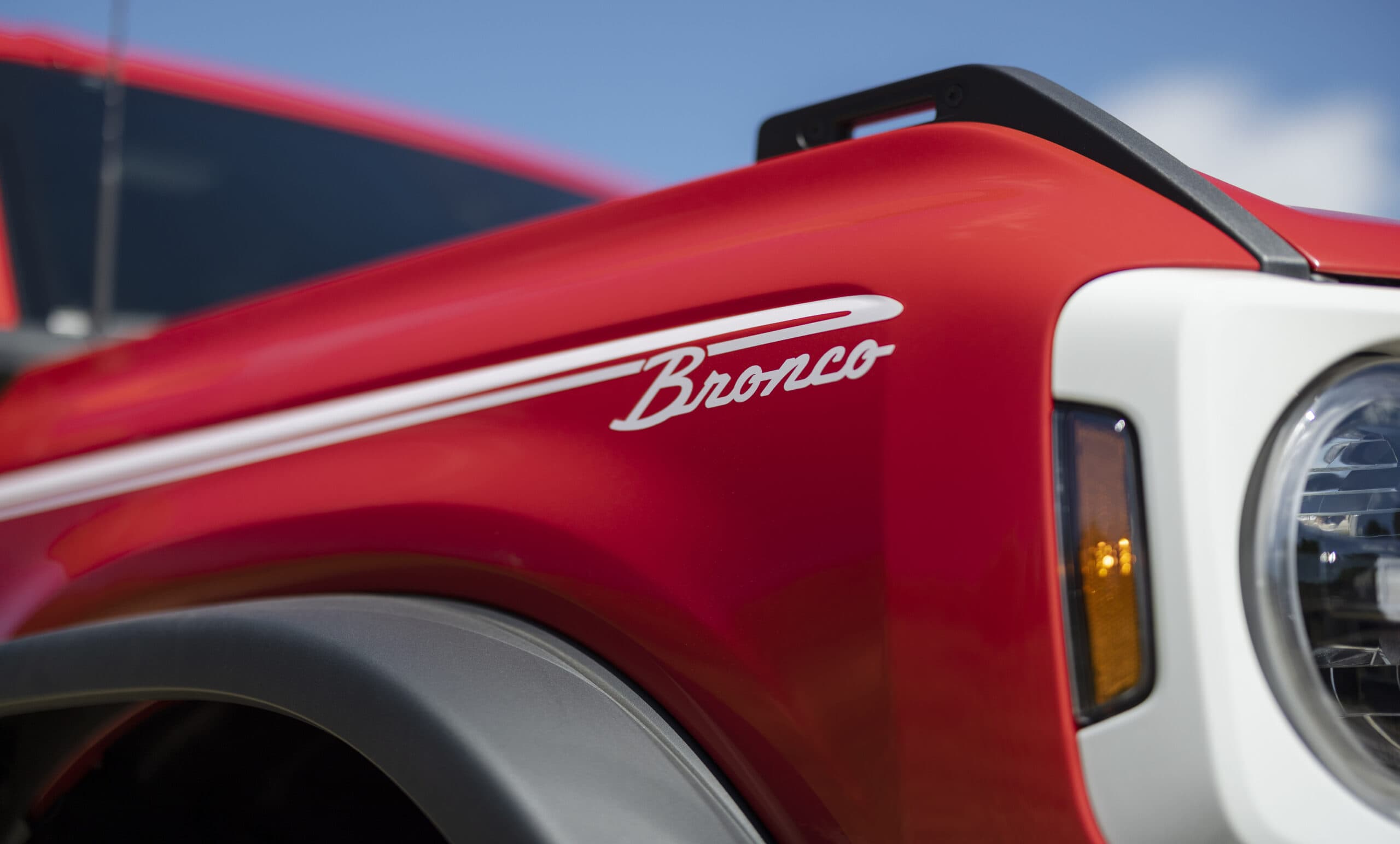 2023 Bronco heritage white stripe