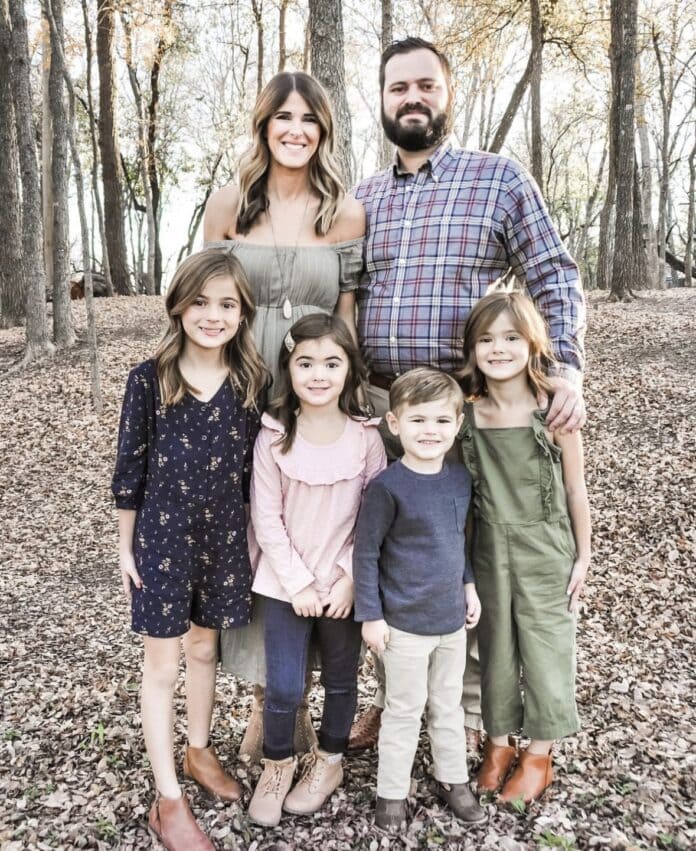 Jarred and Lindsey Carter with their children Audrey (age 11), Haley (9), Savannah (8) and Rhett (6).