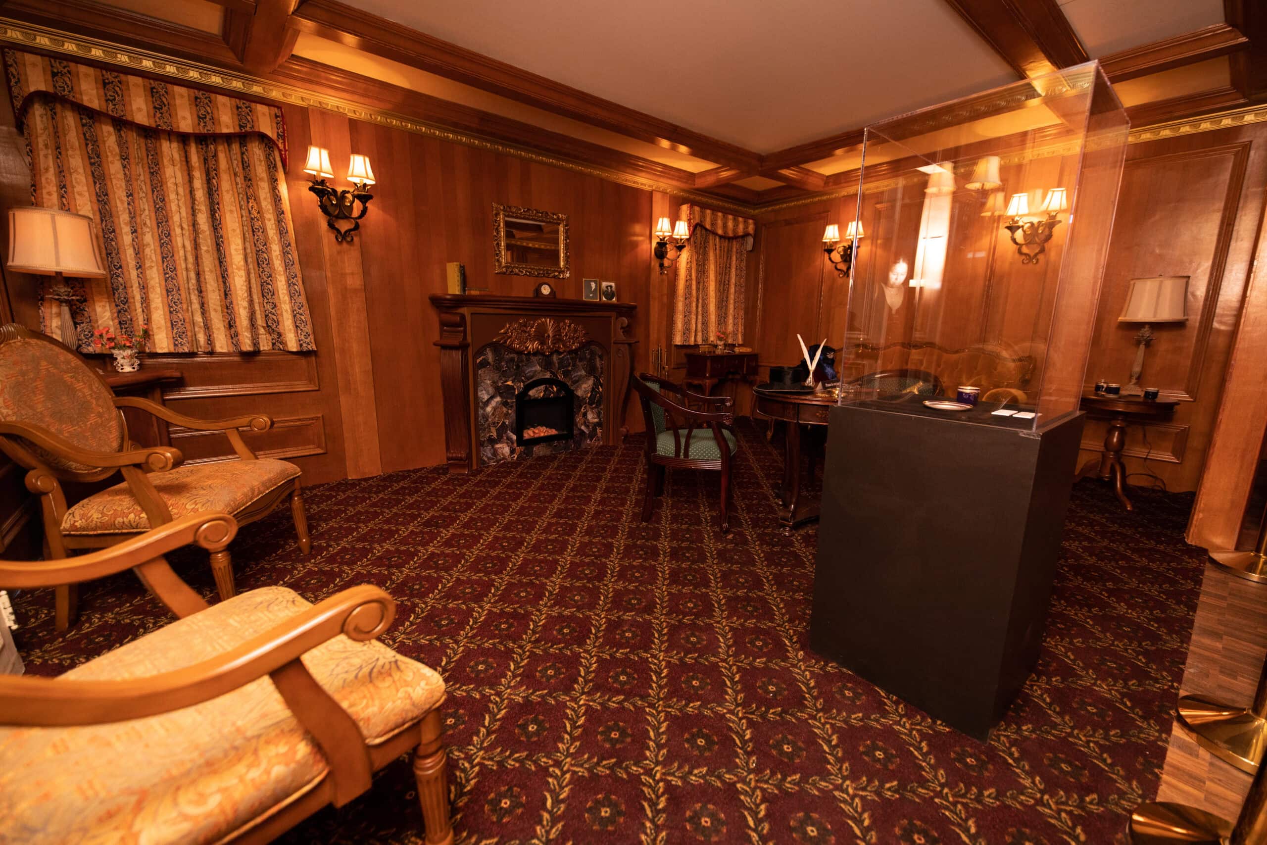 Titanic exhibition first class stateroom reproduction