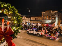 Weihnachtsdzeit-at Fredericksburg Christmas Parade