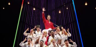 A Beautiful Noise: The Neil Diamond Musical Opens in Dallas March 10 A Beautiful Noise star with company