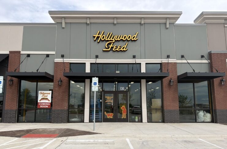 Midlothian Pet Owners: Hollywood Feed Opens May 2