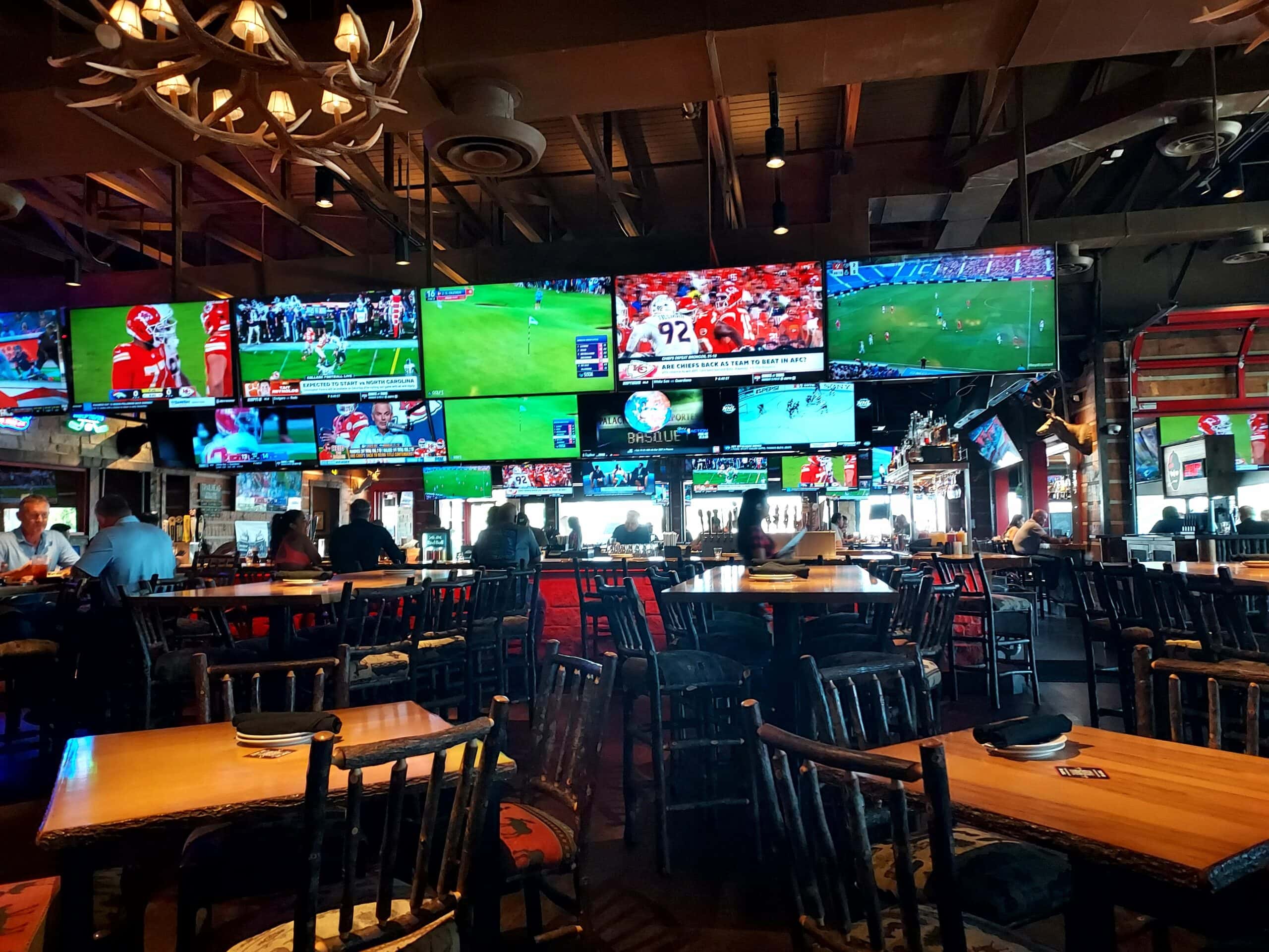 Twin Peaks Grand Prairie